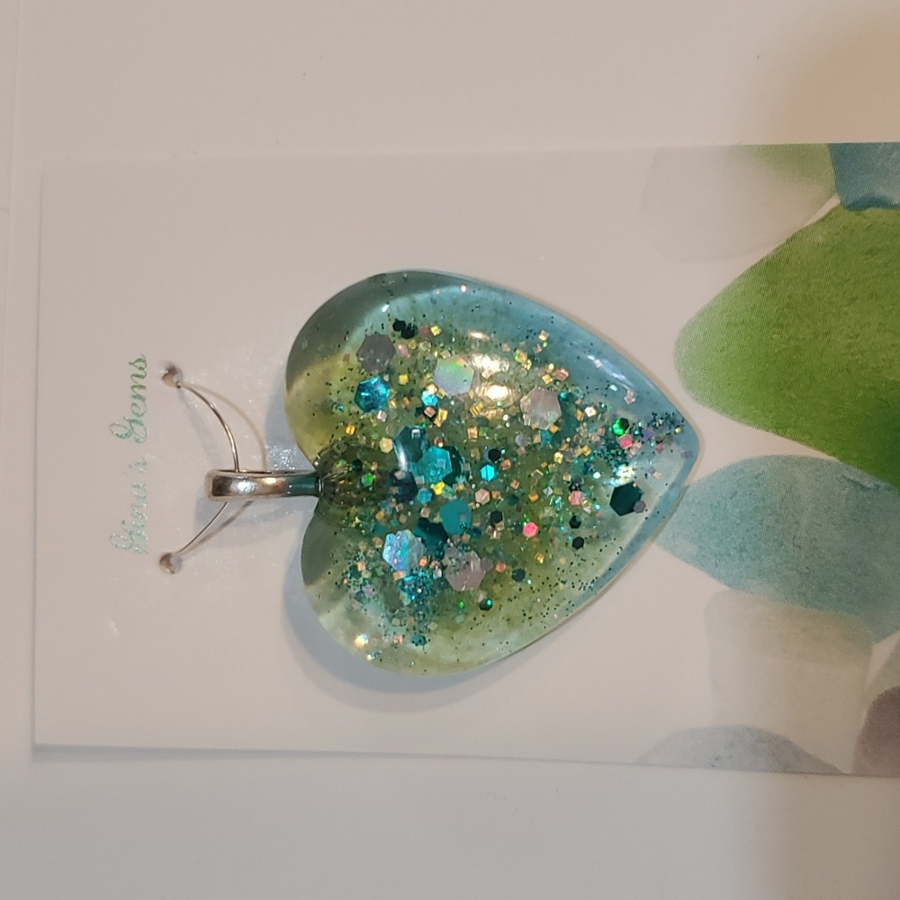 Heart pendent necklace resin blue